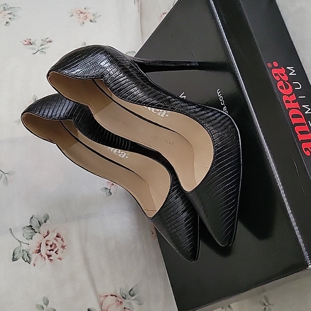 Black Pointed Toe Pumps